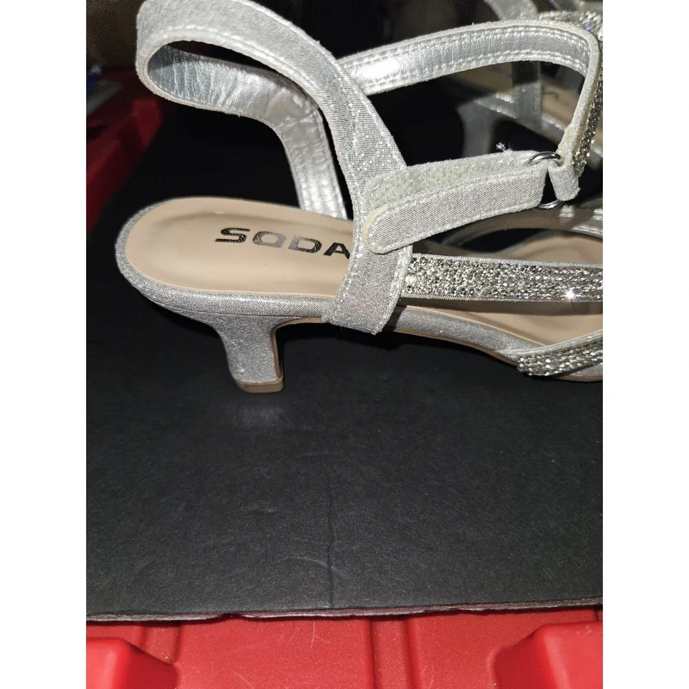 4.5 Soda Strappy‎ Sandals Rhinestones New No Tags